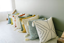 Load image into Gallery viewer, Gili White Tassel