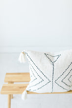 Load image into Gallery viewer, Gili White Tassel