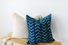 Load image into Gallery viewer, throw pillows for nook