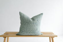 Load image into Gallery viewer, green throw pillow cover