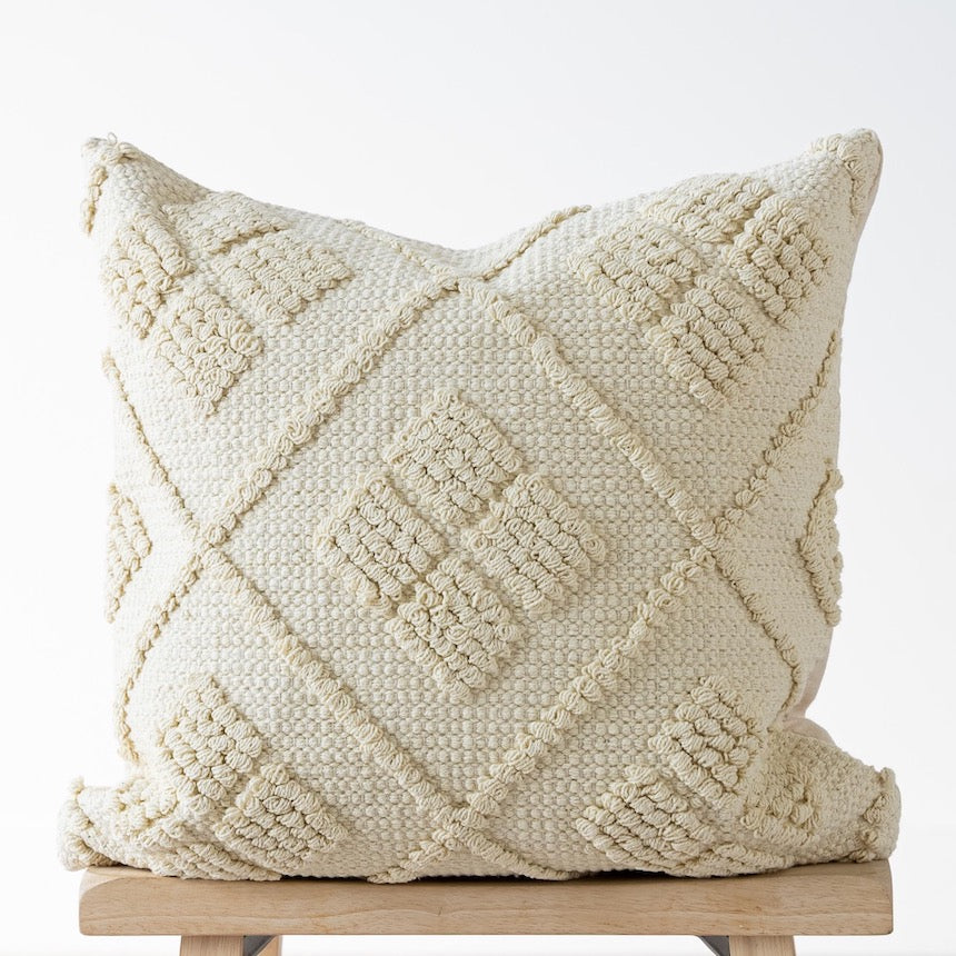 Sawli, Handmade throw pillows and blankets