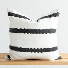 Load image into Gallery viewer, mud cloth throw pillow for bed